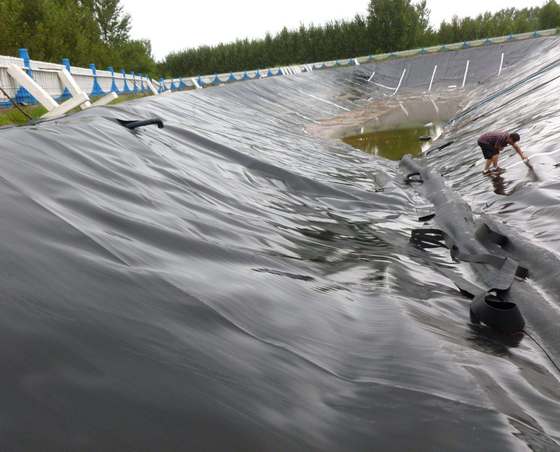 人工湖防滲施工案例